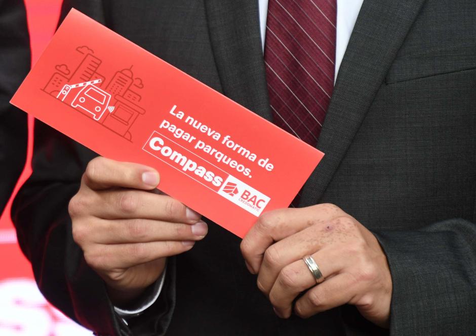 Una calcoman&iacute;a con radiofrecuencia podr&iacute;a ser la soluci&oacute;n para el pago del parqueos. (Foto: cortes&iacute;a BAC Credomatic)