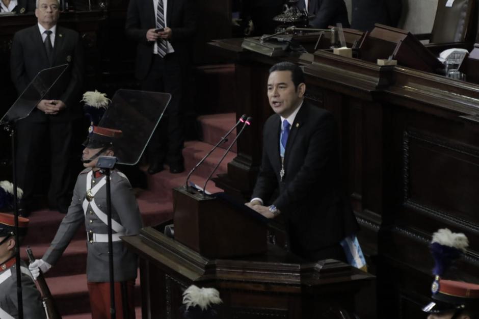 Jimmy Morales record&oacute; que nadie est&aacute; por encima de la ley el d&iacute;a de la Constituci&oacute;n.  (Foto: Alejandro Bal&aacute;n/Soy502)