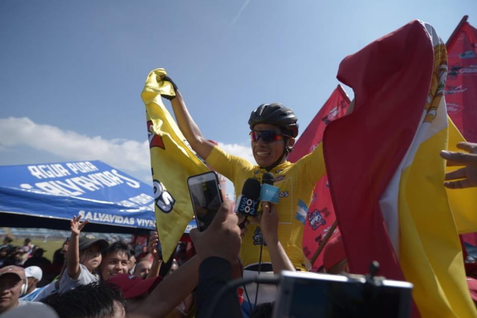 Alfredo Ajpacajá le dio a Totonicapán su primer título en una Vuelta a Guatemala. (Foto: Wilder López/Soy502)