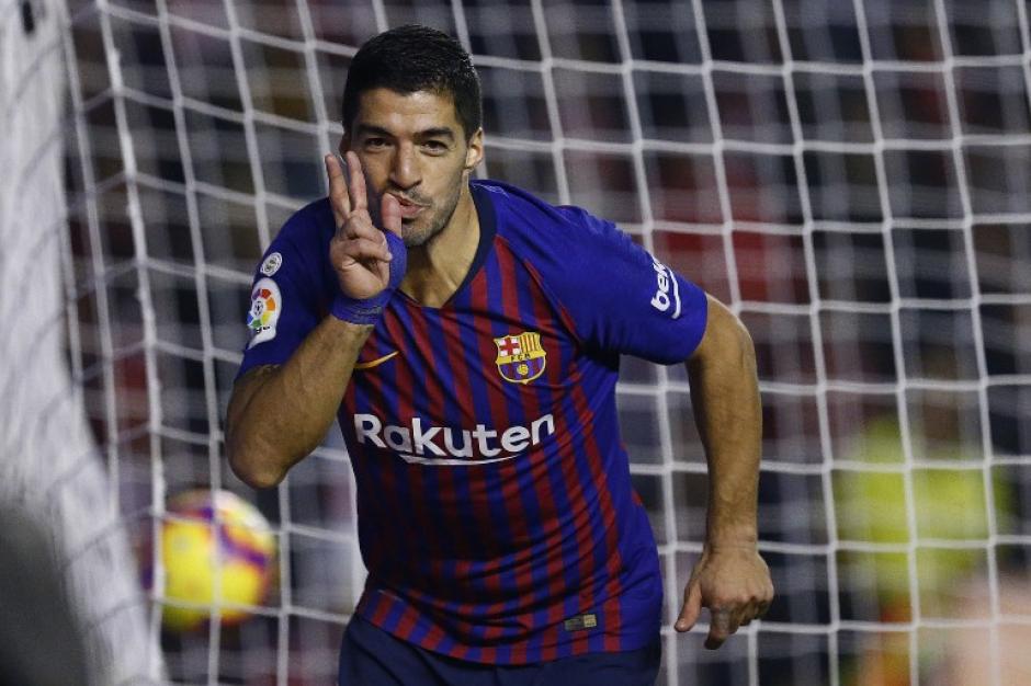 Luis "El Pistolero" Suárez festeja su primera anotación ante el Rayo Vallecano. (Foto: AFP)
