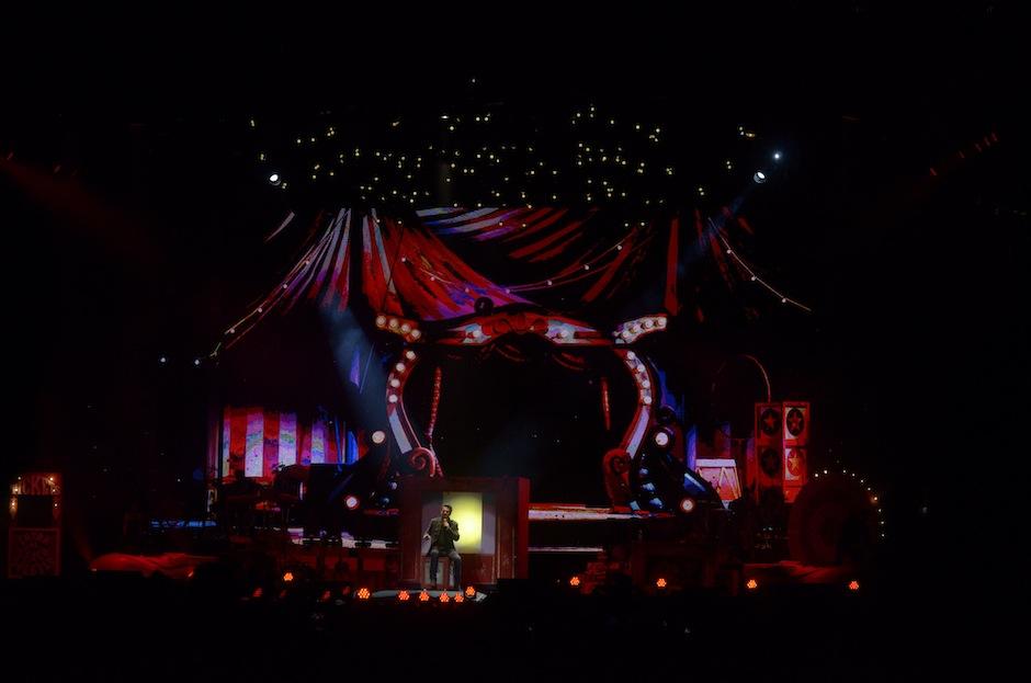 Ricardo Arjona y Panchorizo disfrutaron un divetido momento haciendo malabares. (Foto: Wilder López/Soy502)