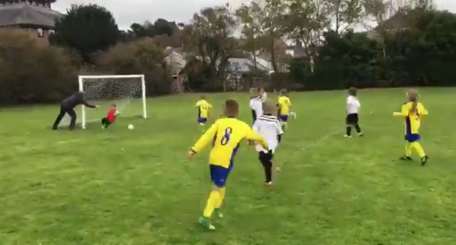 La acción ha generado diversos comentarios en las redes sociales. (Foto: Captura Pantalla)