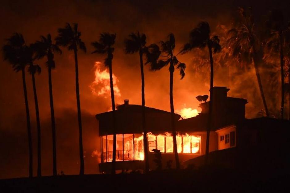 Varias viviendas lujosas han sido consumidas por el fuego en California. (Foto: AFP)