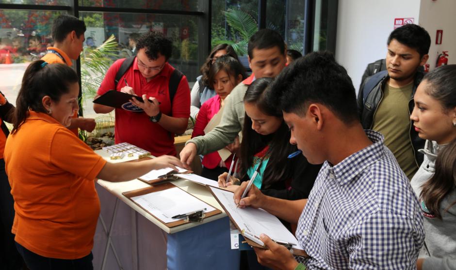 La industria del "call center" de Guatemala convoca a una Feria de Empleo donde existen 2 mil oportunidades de trabajo. (Foto: Agexport)