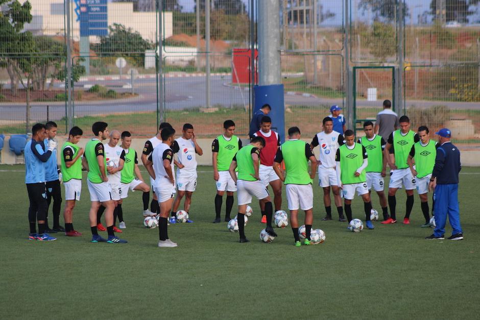 La Selección Nacional de Guatemala durante su único entrenamiento en Israel. (Foto: Alex Argueta/Fedefut)