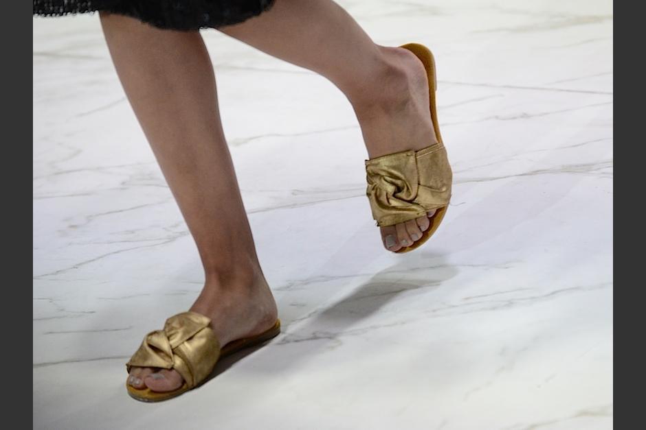 Estos zapatos ser&aacute;n la sensaci&oacute;n y tendr&aacute;n que estar en tu guardarropa para lucirlos en 2019. (Foto: Selene Mej&iacute;a/Soy502)&nbsp;