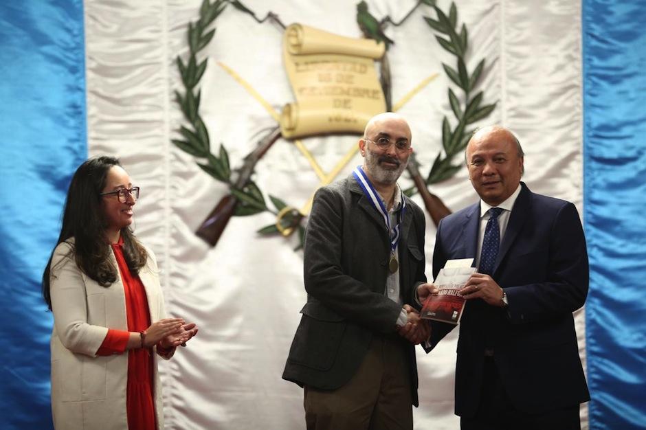 Eduardo Halfon recibió el Premio Nacional de Literatura Miguel Ángel Asturias y donó el premio a una fundación. (Foto: Ministerio de Cultura y Deportes)&nbsp;