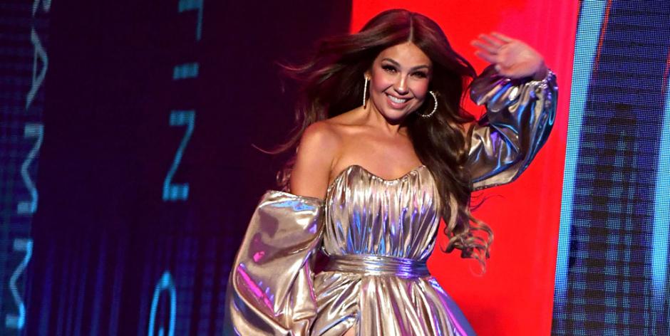 Tambi&eacute;n llam&oacute; poderosamente la atenci&oacute;n en los Grammys portando diversos vestidos. (Foto: Hola)