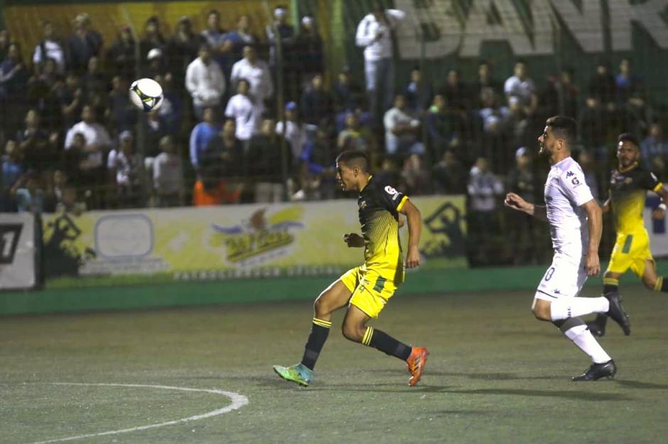 Petapa perdonó a Comunicaciones en San Miguel y se fueron con el empate 1-1. (Foto: Soy502)