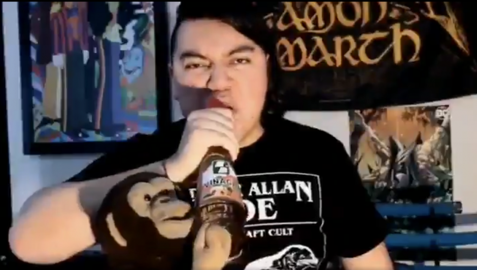 &nbsp;El jingle navideño de B&amp;B no será igual a partir de ahora que ya sueña la versión heavy metal. (Foto: Captura de video)