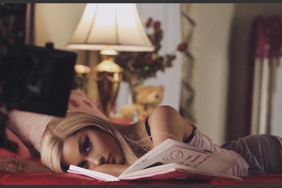 Ariana Grande busca conquistar de nuevo a sus seguidores con el nuevo video. (Foto: E! Online)