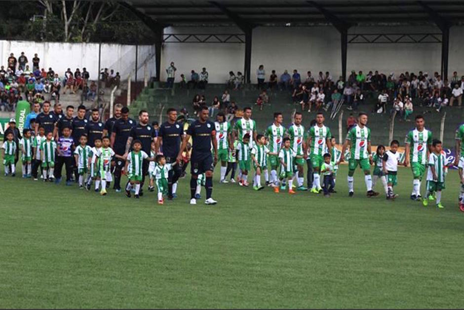 Antigua GFC y Comunicaciones se enfrentaron el mi&eacute;rcoles en el estadio Pensativo. (Foto: @espaciofutbol)