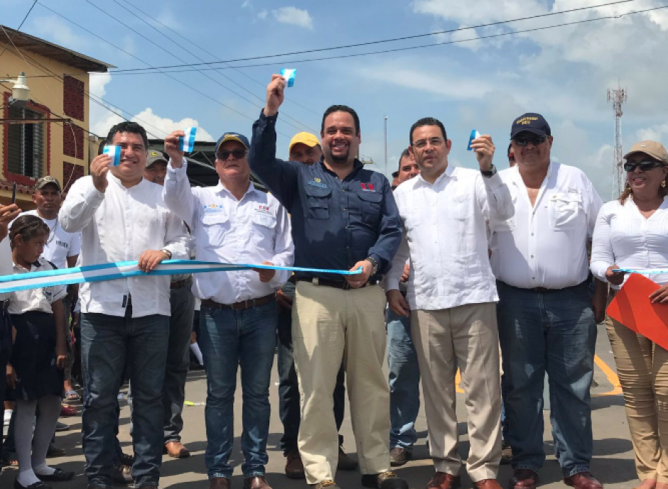 El ministro viajó a Retalhuleu para inaugurar un tramo carretero. (Foto: CIV)
