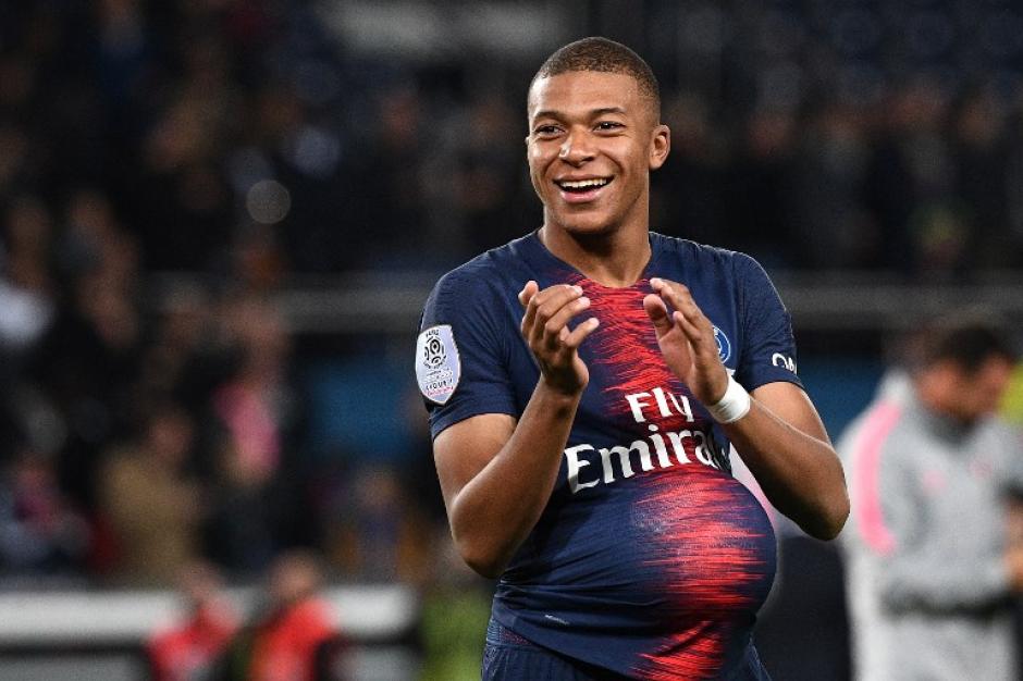 Así fue el festejo de Kylian Mbappé en uno de sus cuatro goles con el PSG. (Foto: AFP)