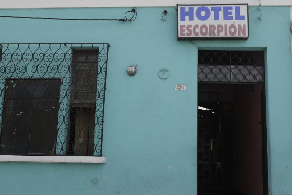 Este es el hotel en el que fue encontrado el hombre fallecido. (Foto: Alejandro Bal&aacute;n/Soy502)