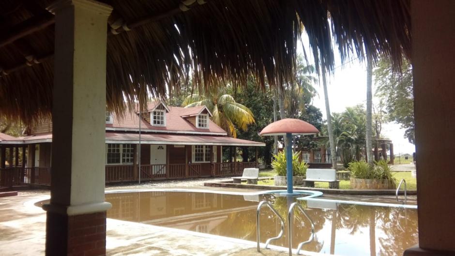 Vista de la piscina en la lujosa mansión de Luis Gómez. (Foto: MP)