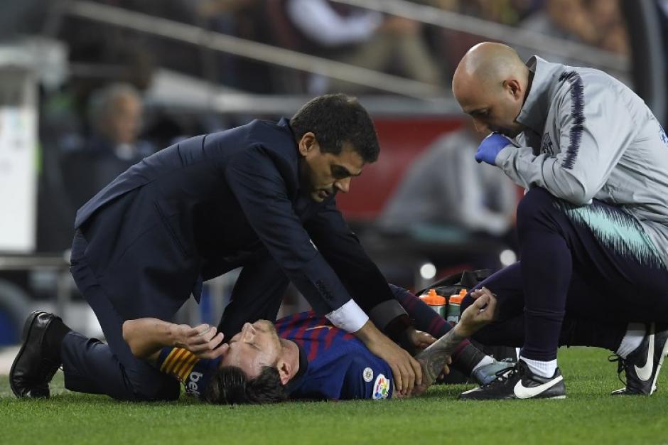 Momento en el que Messi sufre la lesi&oacute;n en el brazo. (Foto: Captura de pantalla)