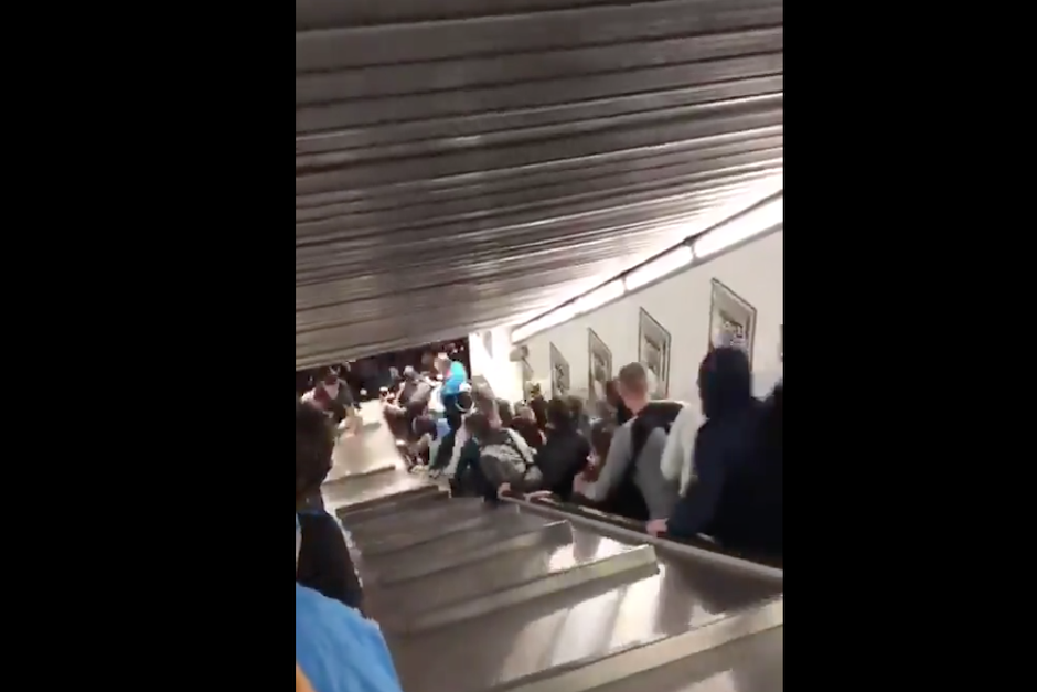 Los fanáticos utilizaron el metro para llegar al estadio a apoyar a su equipo en juego de Champions League. (Imagen: captura de pantalla)