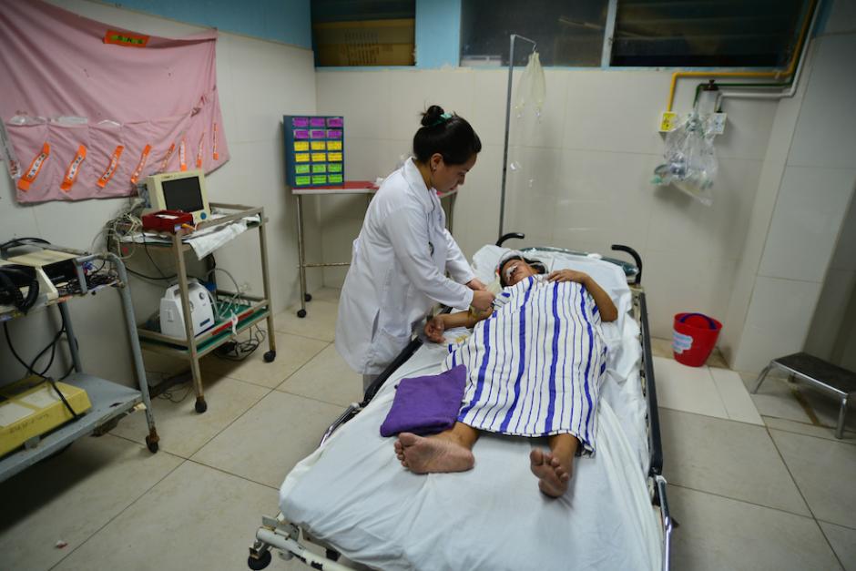 Los hospitales nacionales, como el de Cuilapa, en esta foto, padecen crisis de carest&iacute;a de insumos. (Foto: Wilder L&oacute;pez/Archivo Soy502)