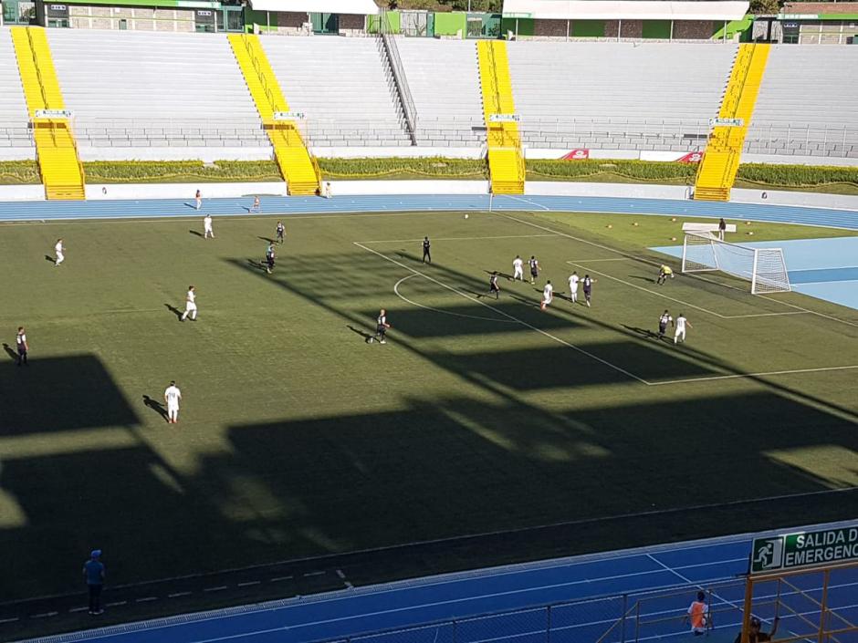 Así lució el estadio Cementos Progreso durante el partido de Comunicaciones FC ante Comunicaciones B. (Foto: @liga_gt)