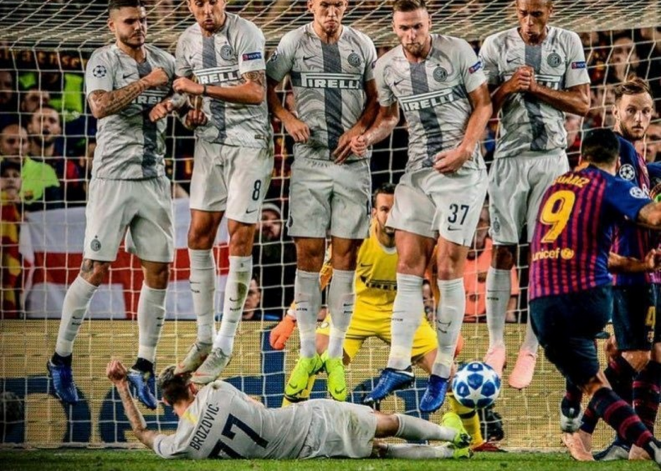 La táctica es bloquear un tiro por abajo de la barrera. (Foto: Instagram/Marcelo Brozovic)