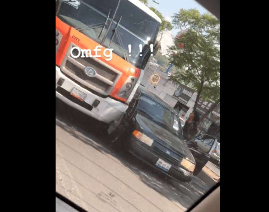 El piloto del bus ya fue sancionado por el incidente. (Foto: captura de pantalla)