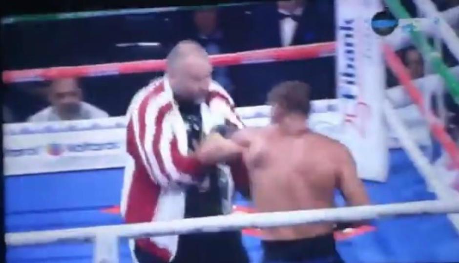 Momento en el que&nbsp;Gennady Martirosyan le pega a su entrenador. (Foto: Captura)