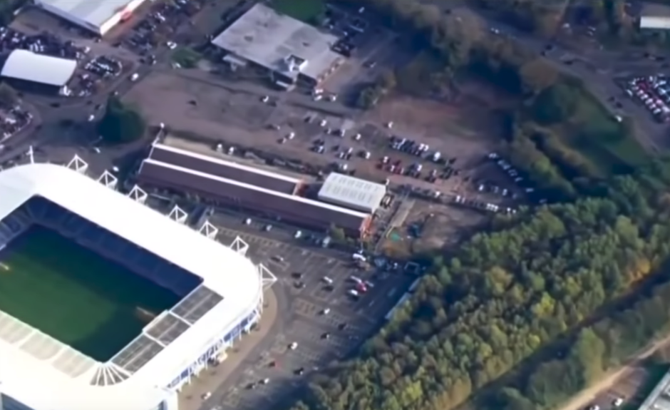 Vista aérea del lugar en el que se estrelló el helicóptero del dueño del Leicester City. (Foto: Captura)