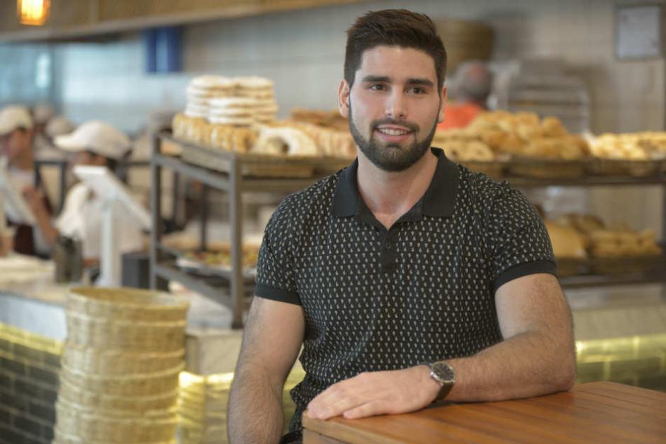 Pedro Pablo Ruano, el cajero de la panader&iacute;a Berna que se volvi&oacute; viral. (Foto: Wilder L&oacute;pez/Soy502)