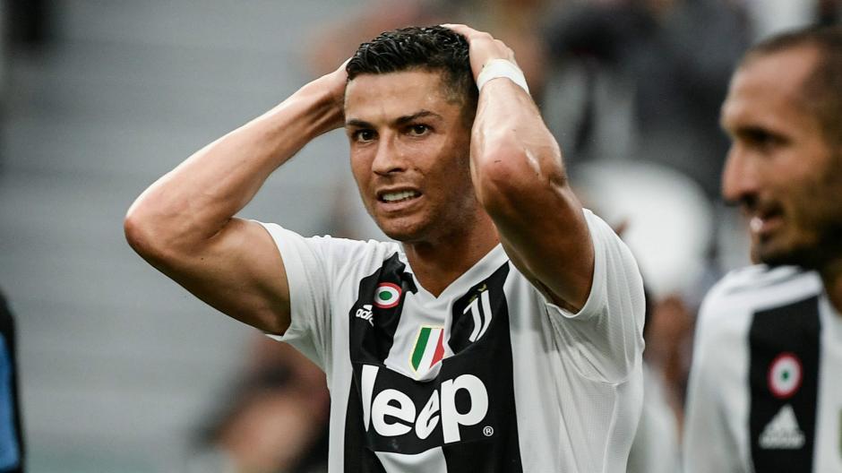 Cristiano Ronaldo fue atacado por un tofosi a su llegada a Parma. (Foto: AFP)