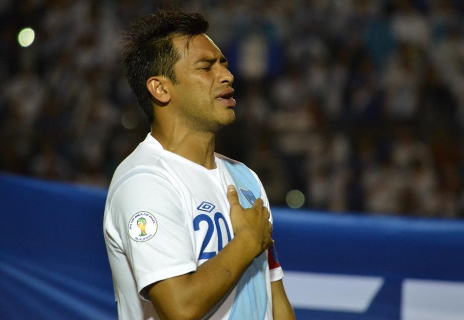 Carlos "El Pescado" Ruiz se viste de gala para ver a la Selección contra Argentina. (Foto: archivo Nuestro Diario)