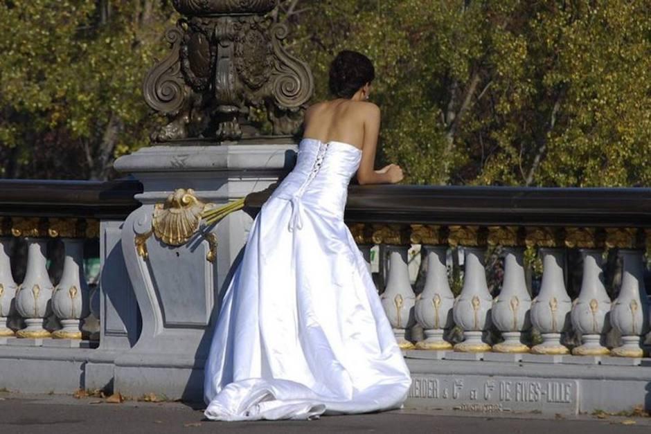 El excesivo tiempo que la mujer invertía en WhatsApp fue la causa para que su novio la dejara plantada. (Foto: ElSalvador.com)