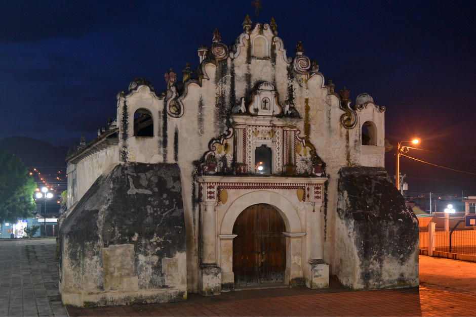 La ermita La Conquistadora se encuentra en el centro de Salcajá. (Foto: Roberto Caubilla/Soy502)