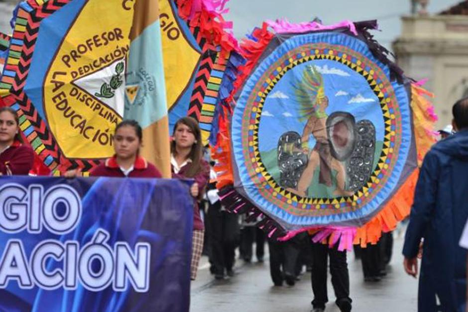Varios j&oacute;venes salieron a las calles en conmemoraci&oacute;n del D&iacute;a de la Independencia. (Foto: archivo/Soy502)&nbsp;