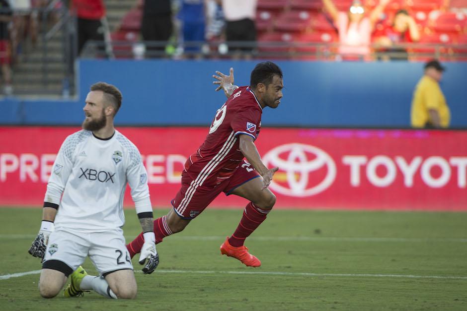 Uno de los tantos festejos de Carlos Humberto Ruiz en la MLS. (Foto: Univision)