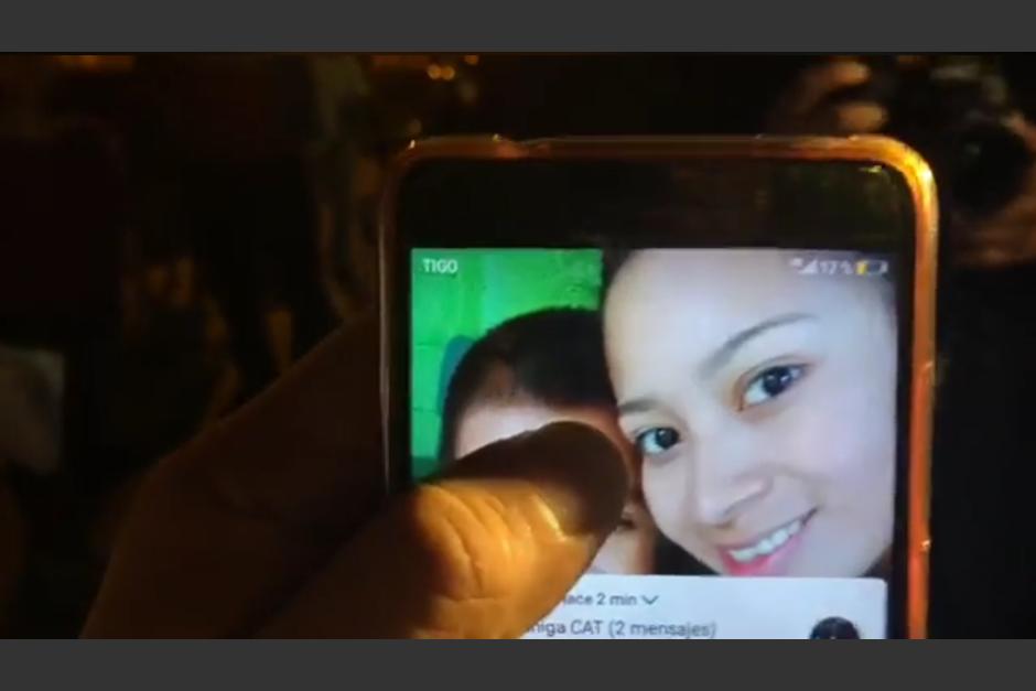 Ciudadanos que protestaban fuera de la CC identificaron a la infiltrada. (Foto: captura de video)&nbsp;