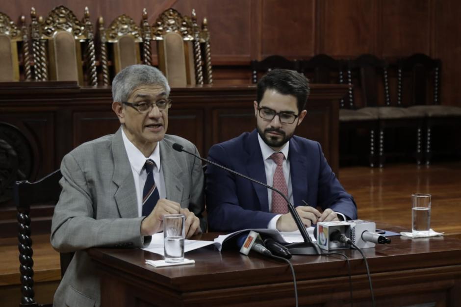 La conferencia fue dirigida por Mart&iacute;n Guzm&aacute;n y Santiago Palomo. (Foto: Alejandro Bal&aacute;n/Soy502)