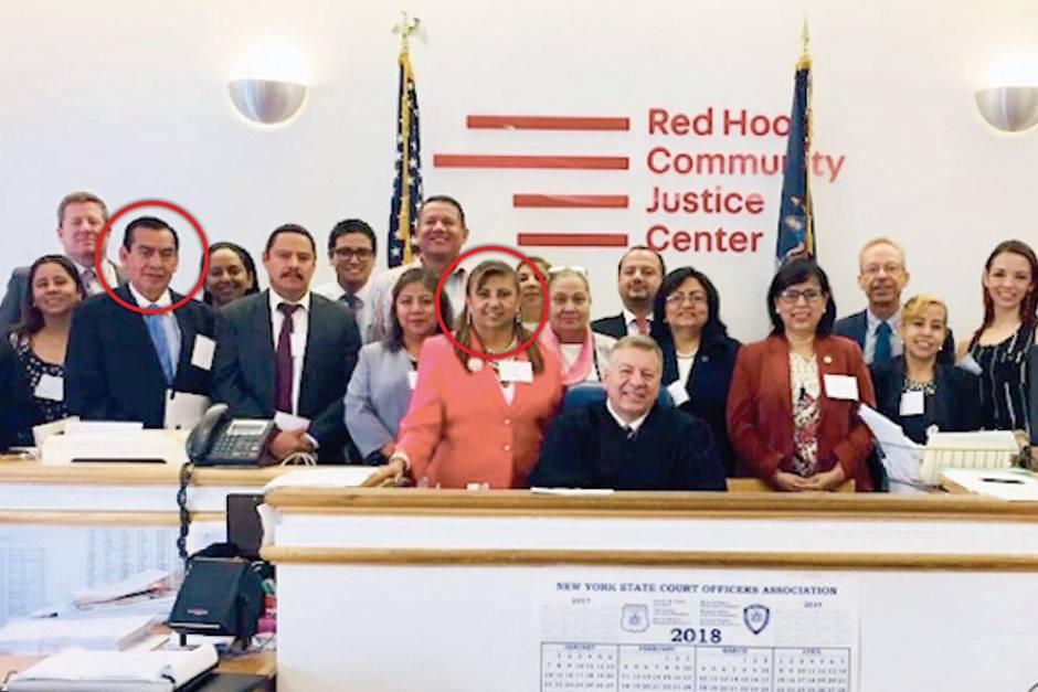 Dentro de los círculos están Josué Baquiax y Nydia Arévalo, los funcionarios que cobraron viáticos por el viaje. (Foto: Soy502)