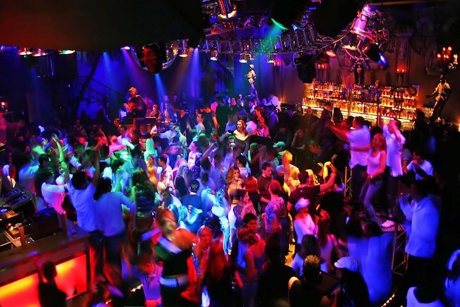 La investigaci&oacute;n tambi&eacute;n permiti&oacute; conocer la edad en que las personas se decantan por quedarse viendo televisi&oacute;n en casa. (Foto: hdfondos.eu)