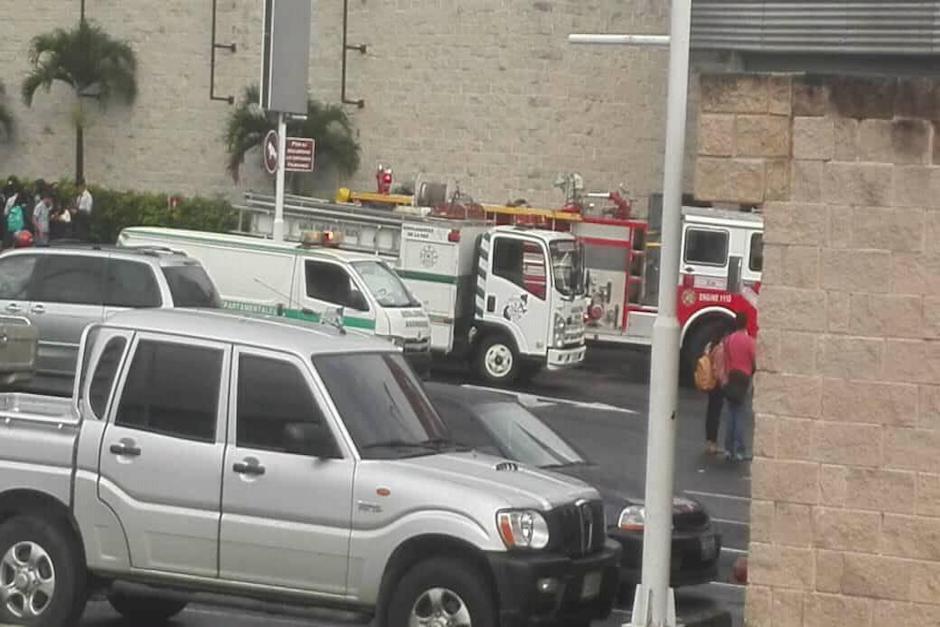 Al lugar fueron destacadas varias motobombas para sofocar las llamas. (Foto: Facebook/Kendryk Westh)