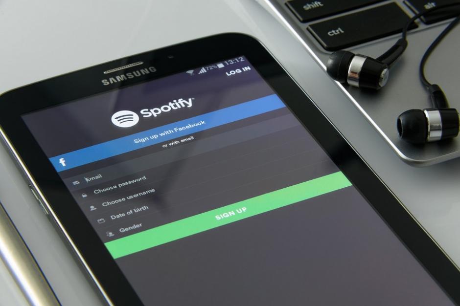 Spotify quiere descubrir a los usuarios que usan un plan familiar sin ser familia. (Foto Pixabay)