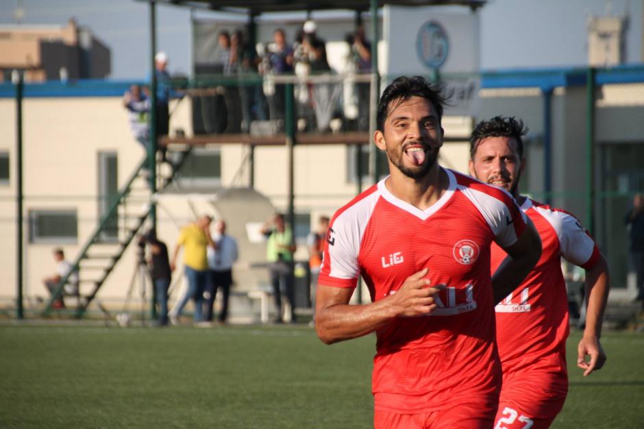 El jutiapaneco Wilber P&eacute;rez no para de festejar en el f&uacute;tbol de Kosovo. (Foto: SC Gjilani)