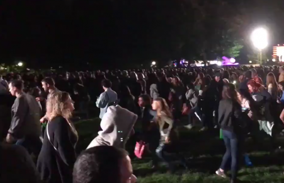 El concierto continu&oacute; luego de la confusi&oacute;n. (Foto: captura de pantalla)