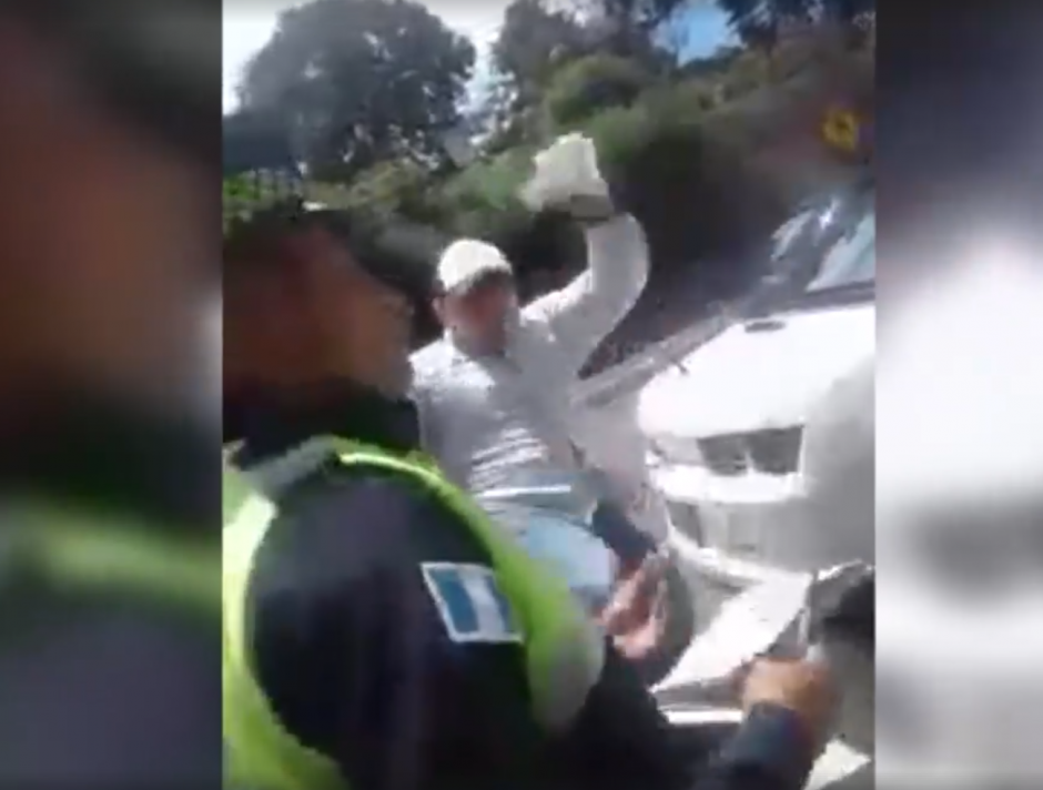 Las amenazas quedaron grabadas en el video que se difundi&oacute; en redes sociales. (Foto: captura de pantalla)