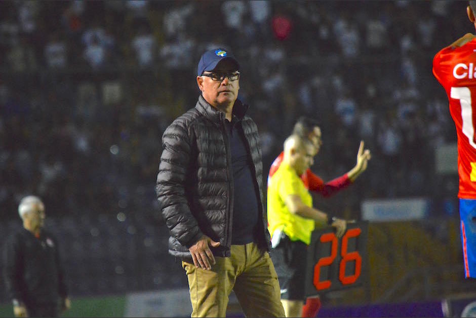 Willy Coito Olivera le respondió a la afición crema que asistió al Clásico 305. (Foto: Rudy Martínez/Soy502)