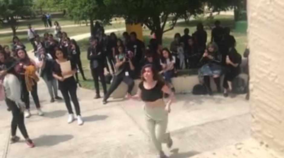 La chica mostr&oacute; su rechazo al acoso por medio de un baile. (Foto: captura pantalla) &nbsp;