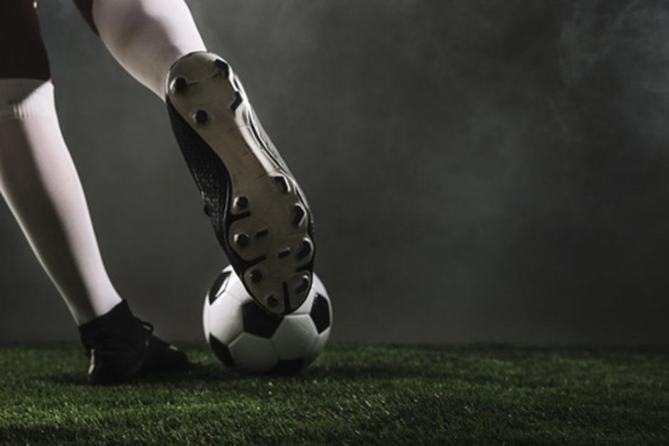 Futbolista sub17 de Chivas, marcó un penalti insólito con la ayuda del portero rival y que ya le dio la vuelta al mundo. (Imagen con fines ilustrativos. Foto: Shutterstock)