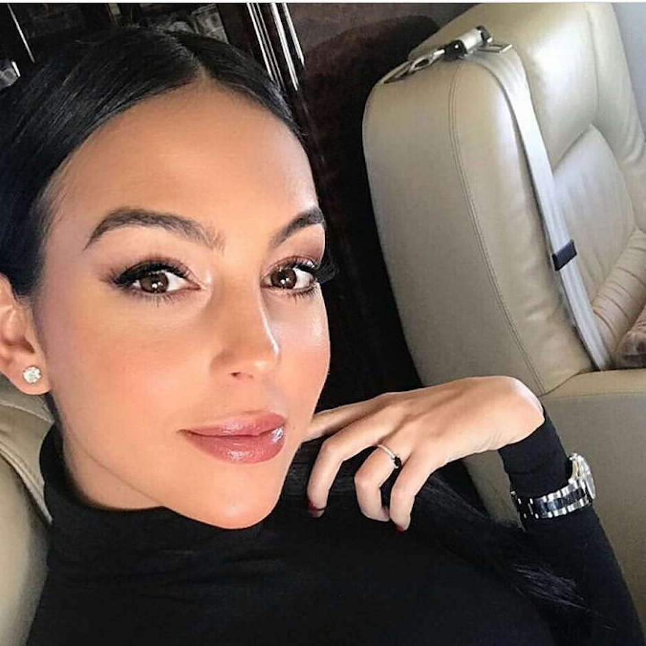 La novia de Cristiano Ronaldo sorprendi&oacute; con una foto poco natural. (Foto: Facebook)