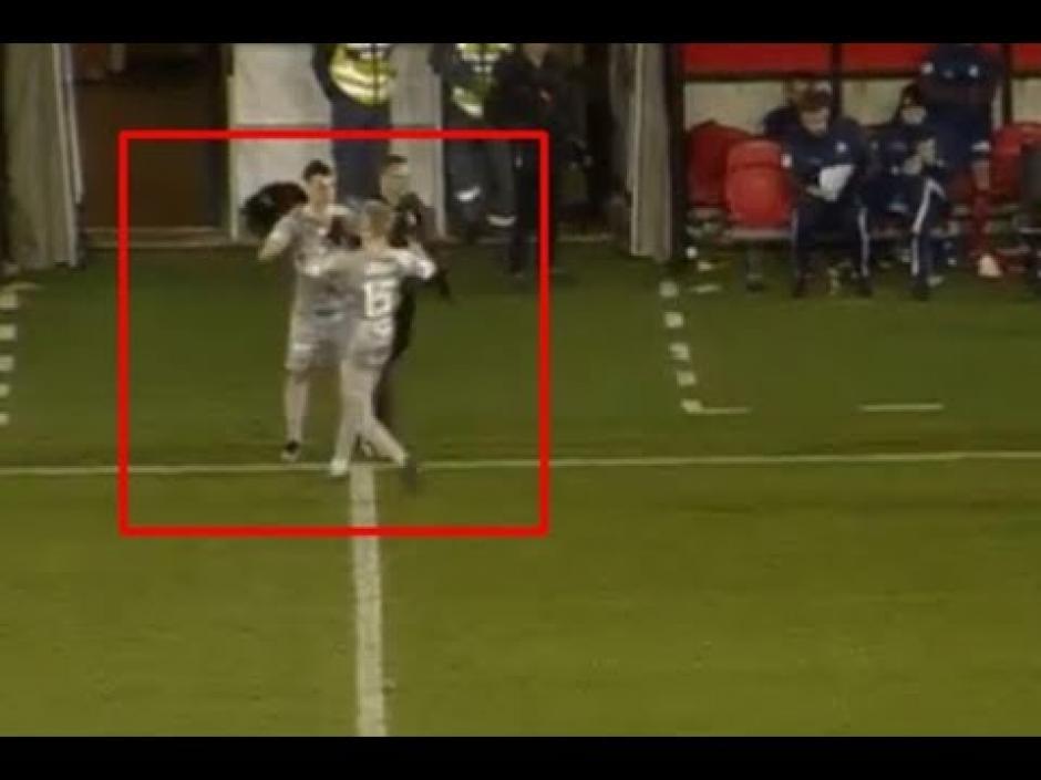 El futbolista Mattias &Ouml;zgun sufri&oacute; una ins&oacute;lita lesi&oacute;n al ingresar de cambio. (Foto: captura de video)