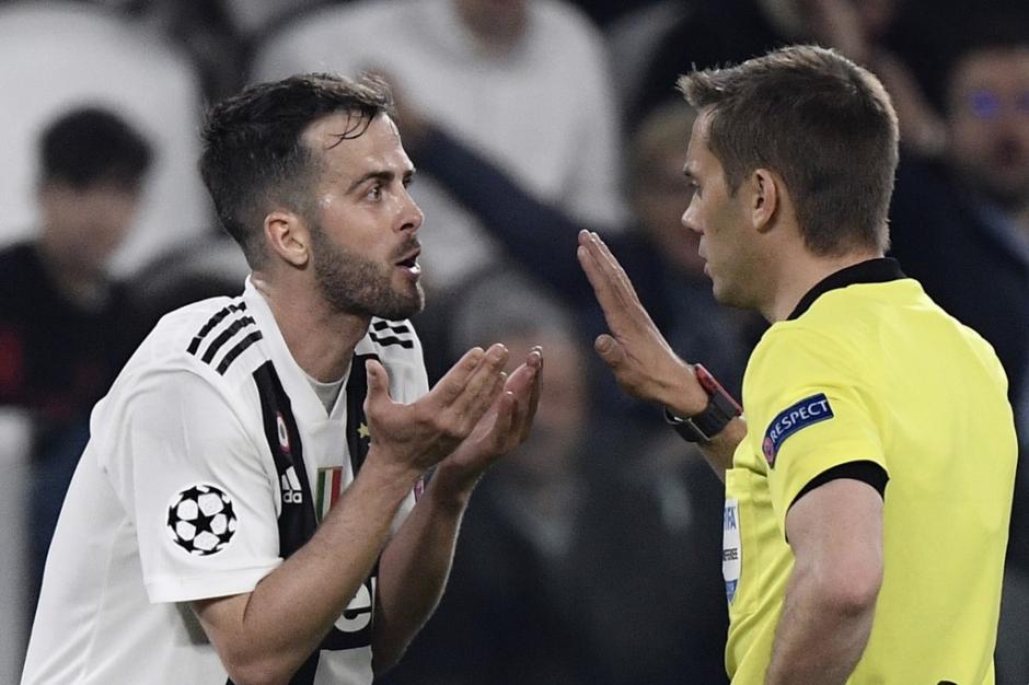El refer&iacute; pit&oacute; el encuentro entre la Juventus y el Ajax de esta semana. (Foto: AFP)